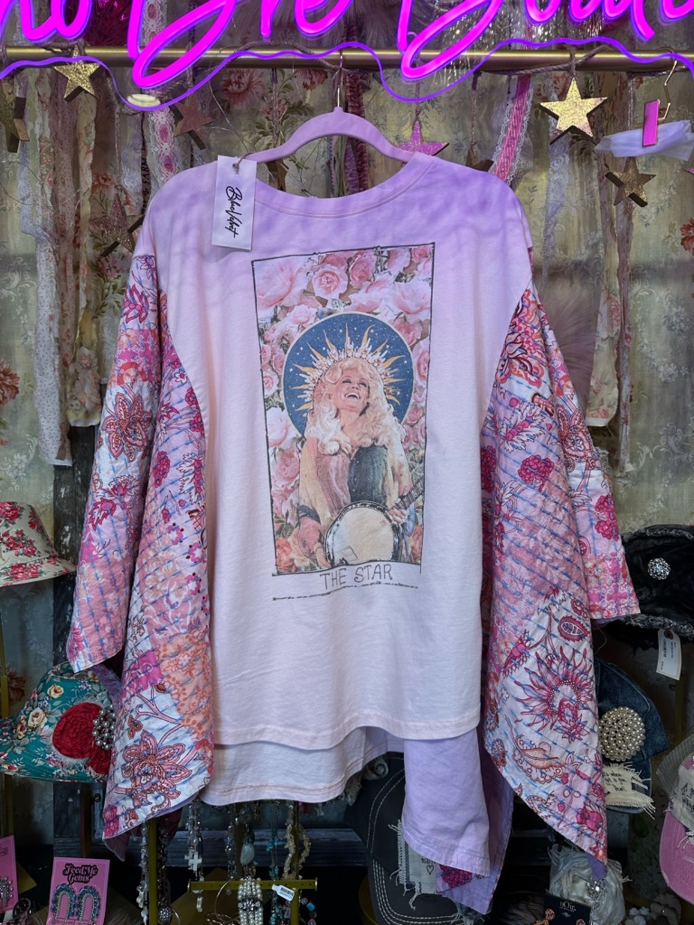 QUEEN DOLLY PARTON BOHO Graphic Tee w/ KANTHA Poncho -Sleeves